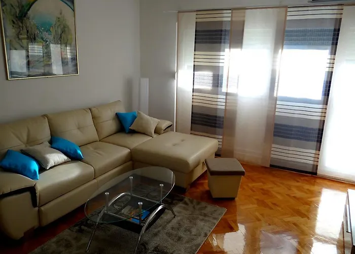 Sunny Apartment In The City Centre